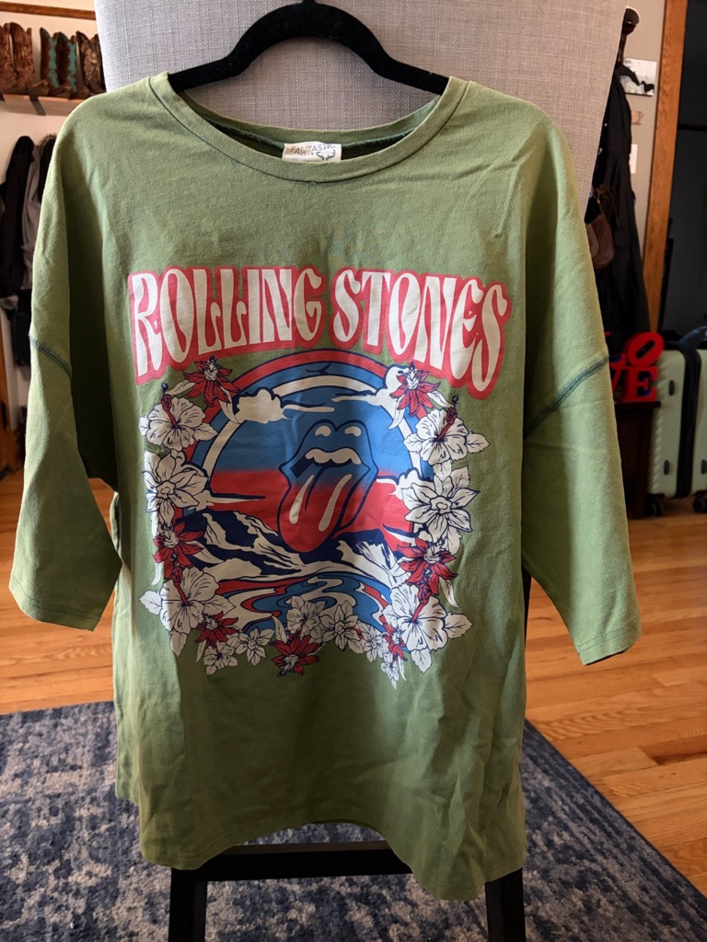 Fantastic Fawn Olive Green Rolling Stones Graphic Tee. Never worn